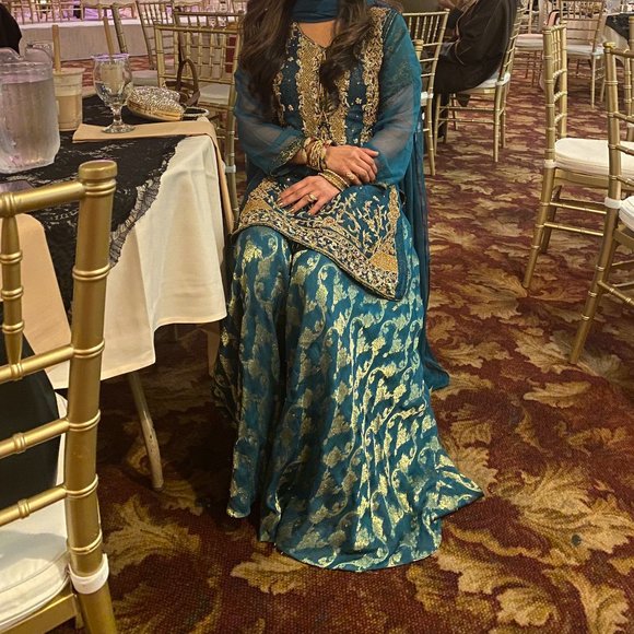 Indian/ Pakistani Gharara suit with Dupatta - Picture 7 of 7